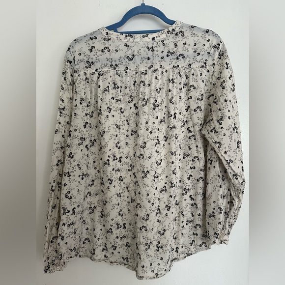 Women’s Old Navy Button Down Blouse - Picture 2 of 3
